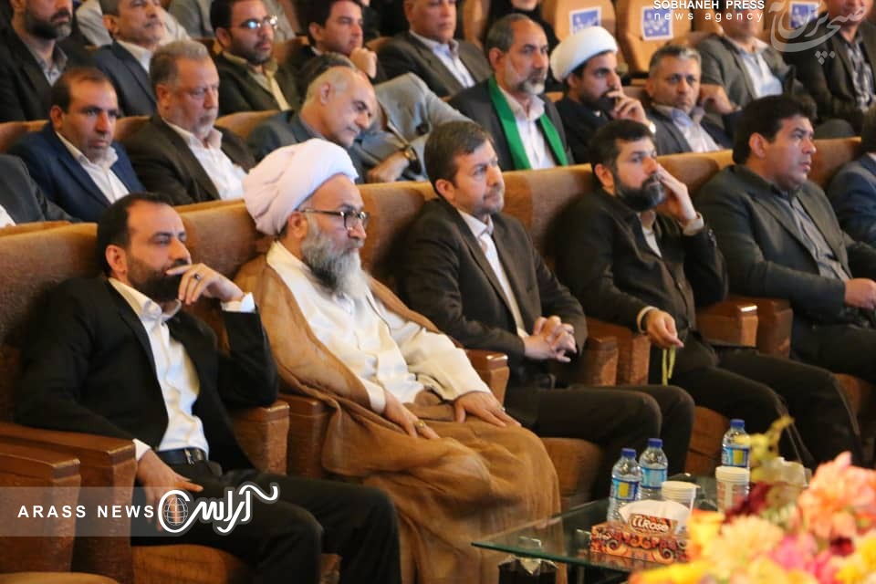 گزارش تصویری / مراسم معارفه شهردار جدید اهواز با حضور معاون عمران و توسعه امور شهری و روستایی وزیر کشور و استاندار خوزستان