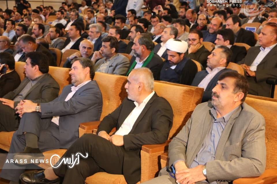گزارش تصویری / مراسم معارفه شهردار جدید اهواز با حضور معاون عمران و توسعه امور شهری و روستایی وزیر کشور و استاندار خوزستان