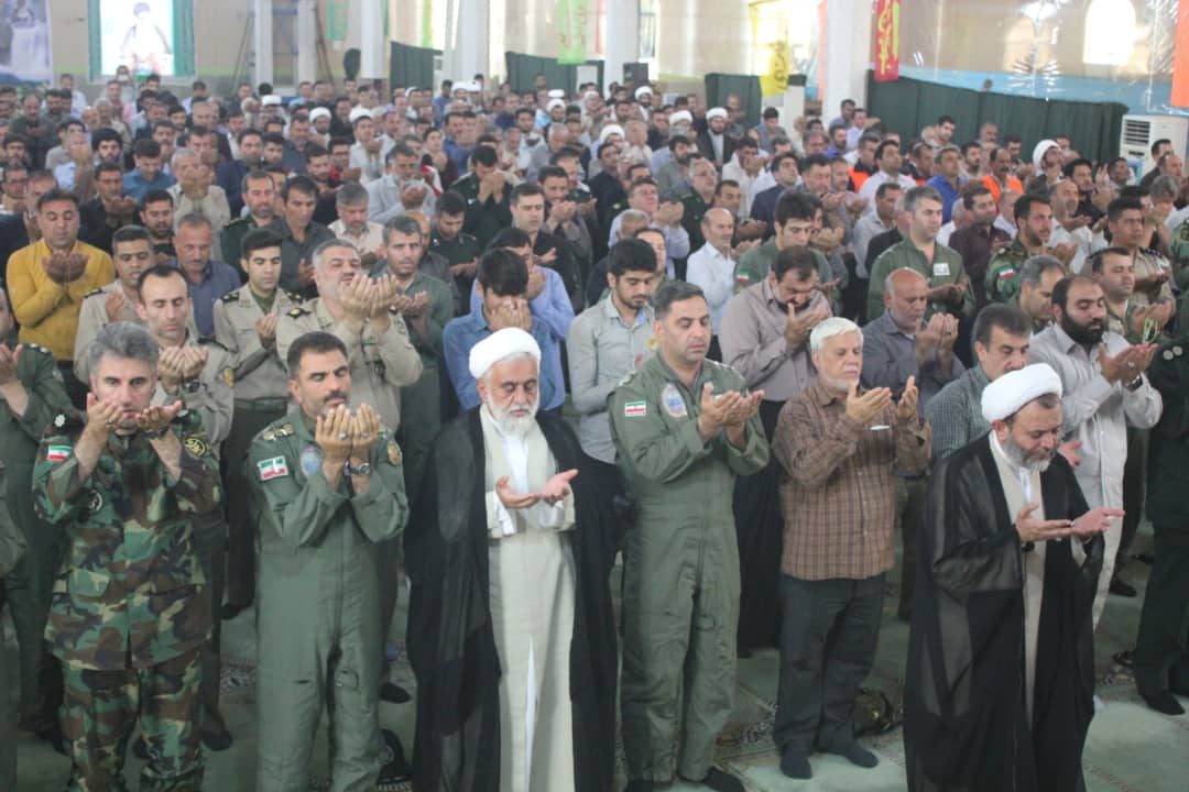 گرامیداشت پنجم مردادماه سالروزتاریخی برگزاری اولین نمازجمعه کشورتوسط مدیران وپرسنل ادارات درکنارآحادمردم درشهرستان مسجدسلیمان درآستانه فرارسیدن اینروز