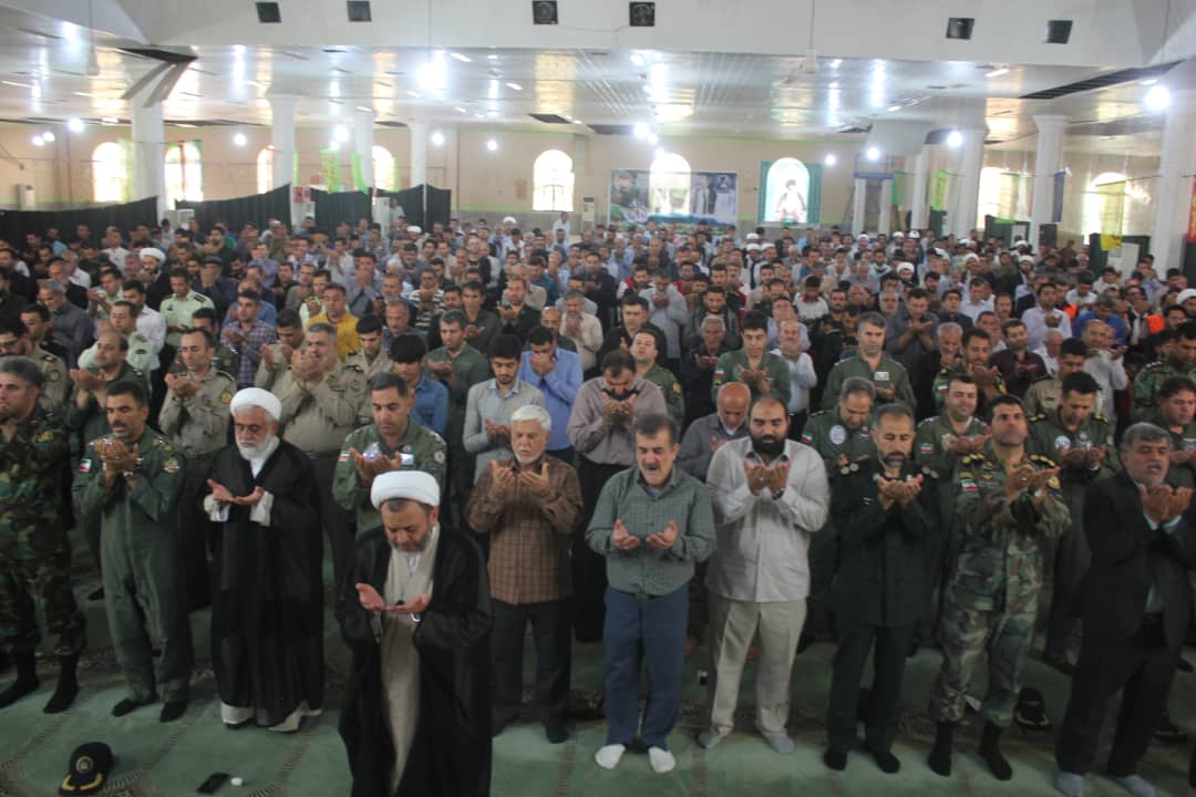 گرامیداشت پنجم مردادماه سالروزتاریخی برگزاری اولین نمازجمعه کشورتوسط مدیران وپرسنل ادارات درکنارآحادمردم درشهرستان مسجدسلیمان درآستانه فرارسیدن اینروز