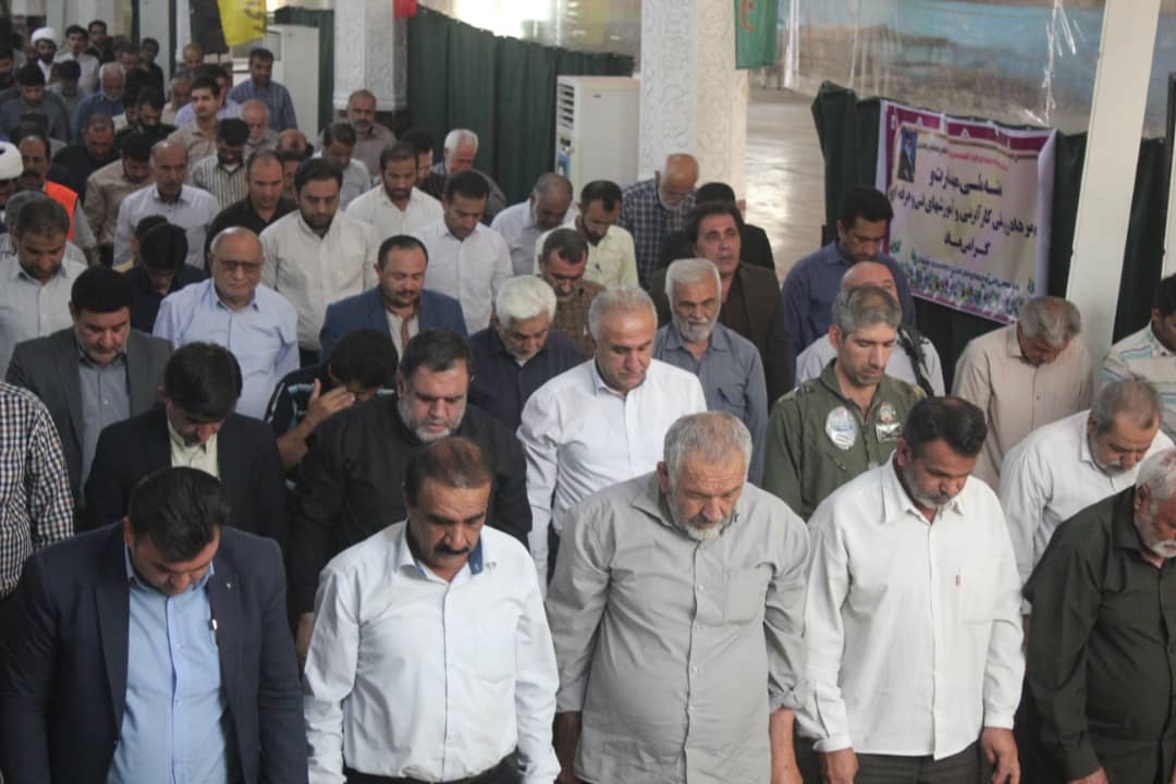گرامیداشت پنجم مردادماه سالروزتاریخی برگزاری اولین نمازجمعه کشورتوسط مدیران وپرسنل ادارات درکنارآحادمردم درشهرستان مسجدسلیمان درآستانه فرارسیدن اینروز