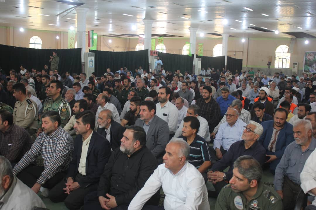 گرامیداشت پنجم مردادماه سالروزتاریخی برگزاری اولین نمازجمعه کشورتوسط مدیران وپرسنل ادارات درکنارآحادمردم درشهرستان مسجدسلیمان درآستانه فرارسیدن اینروز