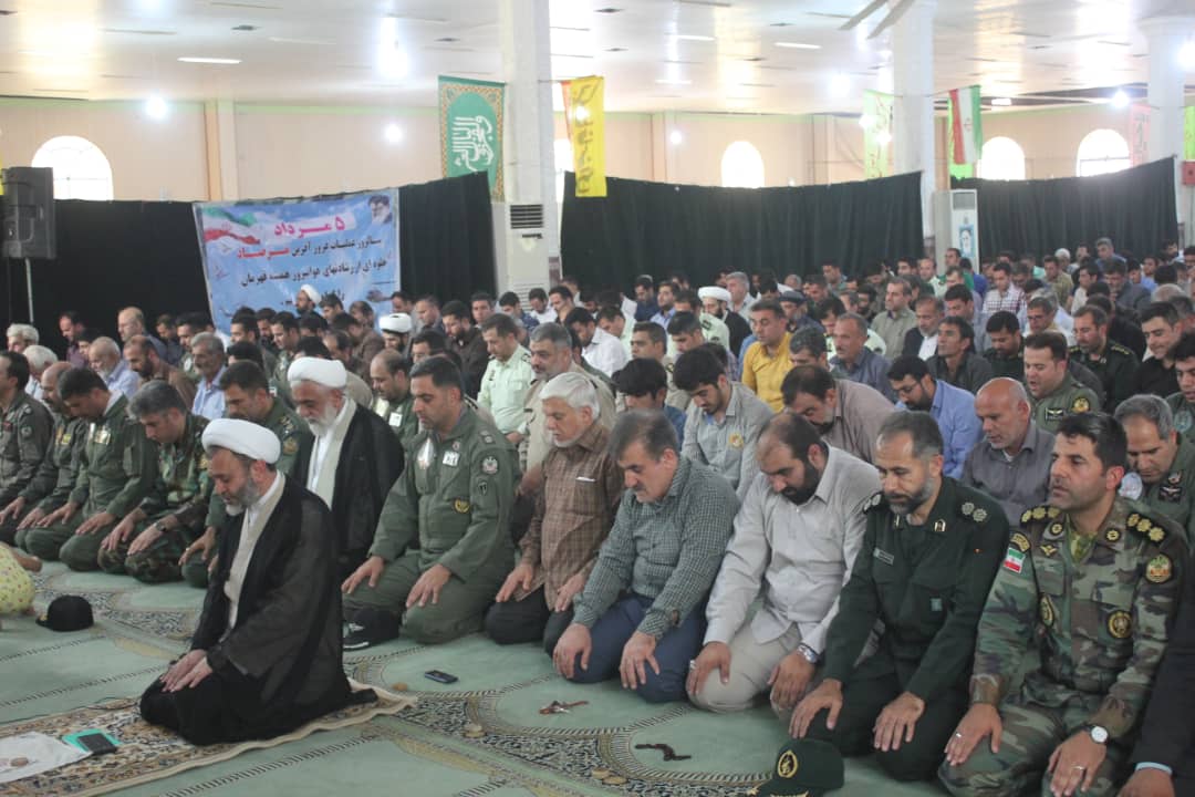 گرامیداشت پنجم مردادماه سالروزتاریخی برگزاری اولین نمازجمعه کشورتوسط مدیران وپرسنل ادارات درکنارآحادمردم درشهرستان مسجدسلیمان درآستانه فرارسیدن اینروز