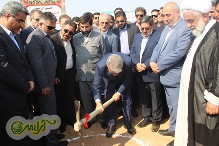 آیین آغاز به کار آماده سازی زمین برای احداث واحدهای مسکونی زلزله زده شهرستان مسجدسلیمان