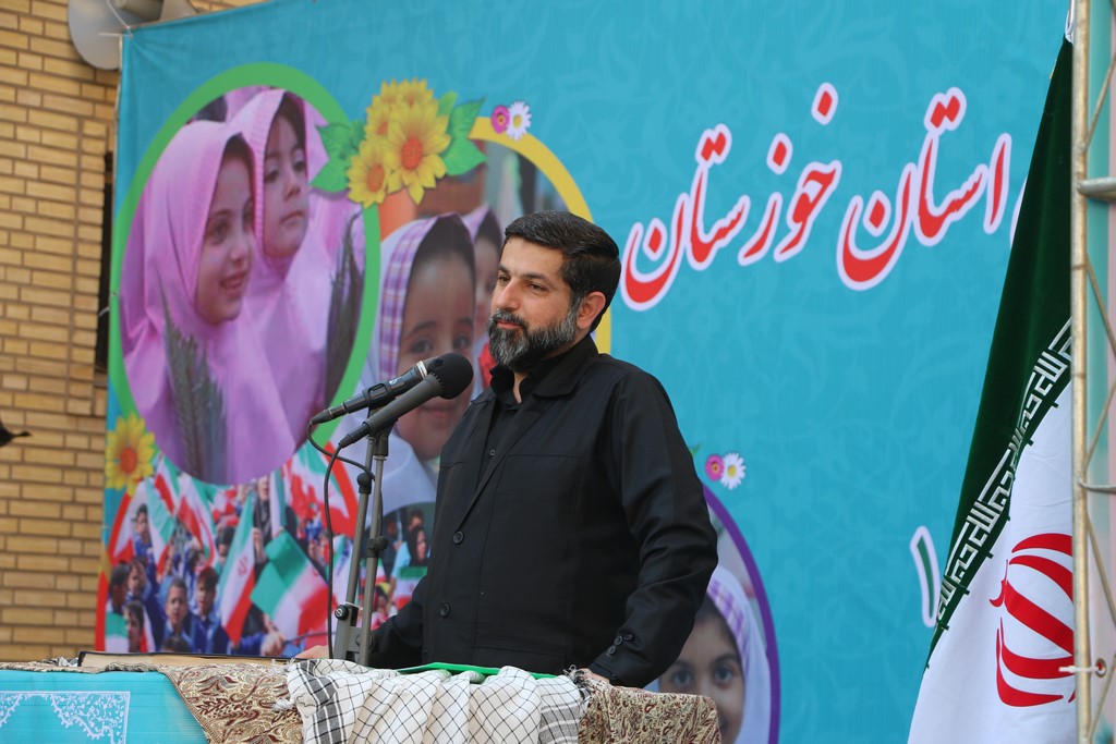 آیین بازگشایی مدارس و نواخته شدن زنگ سال تحصیلی جدید با حضور استاندار خوزستان برگزار شد